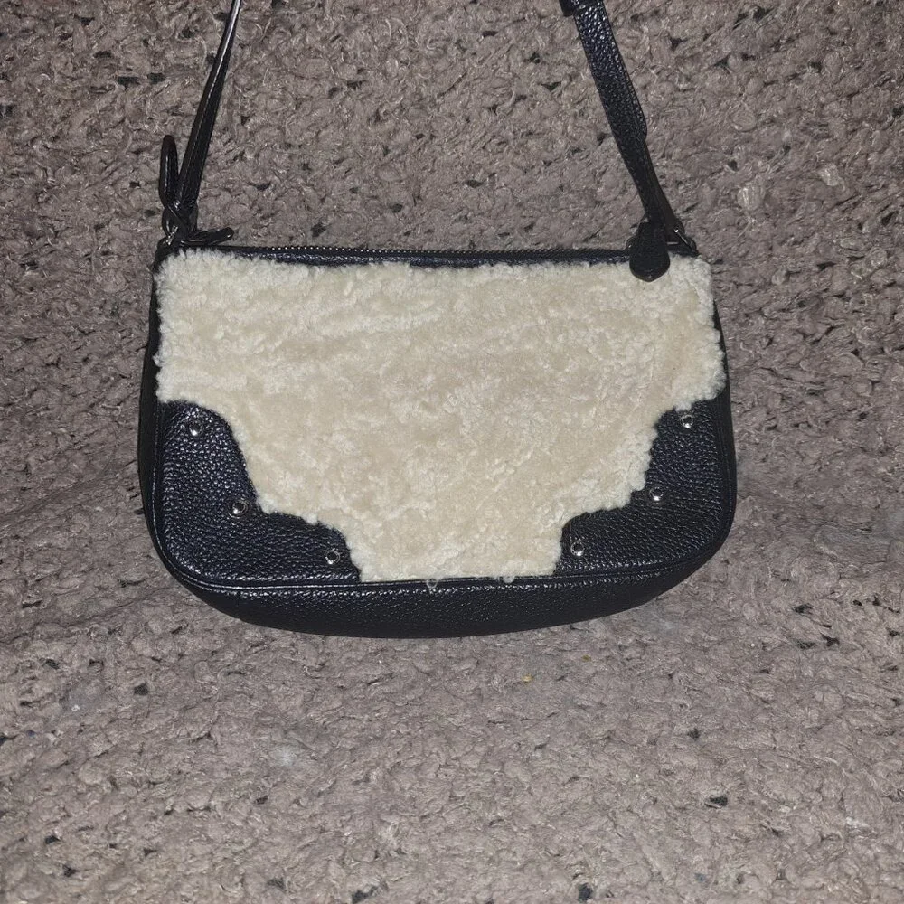 COACH-Rhyder-Shearling Black Leather-36490-Crossbody-Bag Charm-Near Mint - Picture 4 of 8